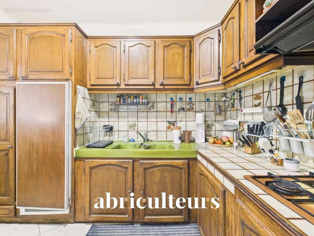 Maison à LA ROQUE-D&#039;ANTHERON