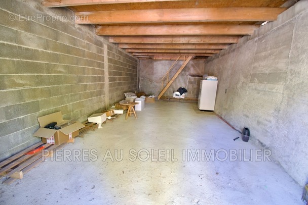 Parking à LA TOUR-SUR-ORB