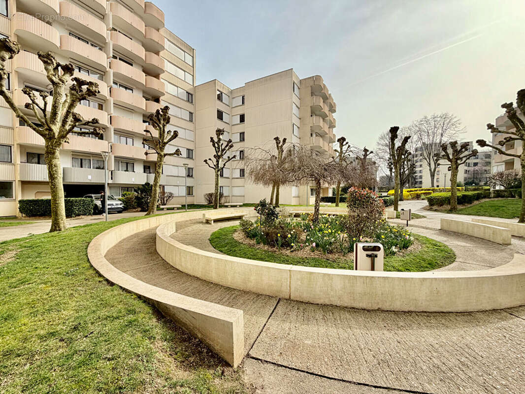 Appartement à MONTIGNY-LE-BRETONNEUX