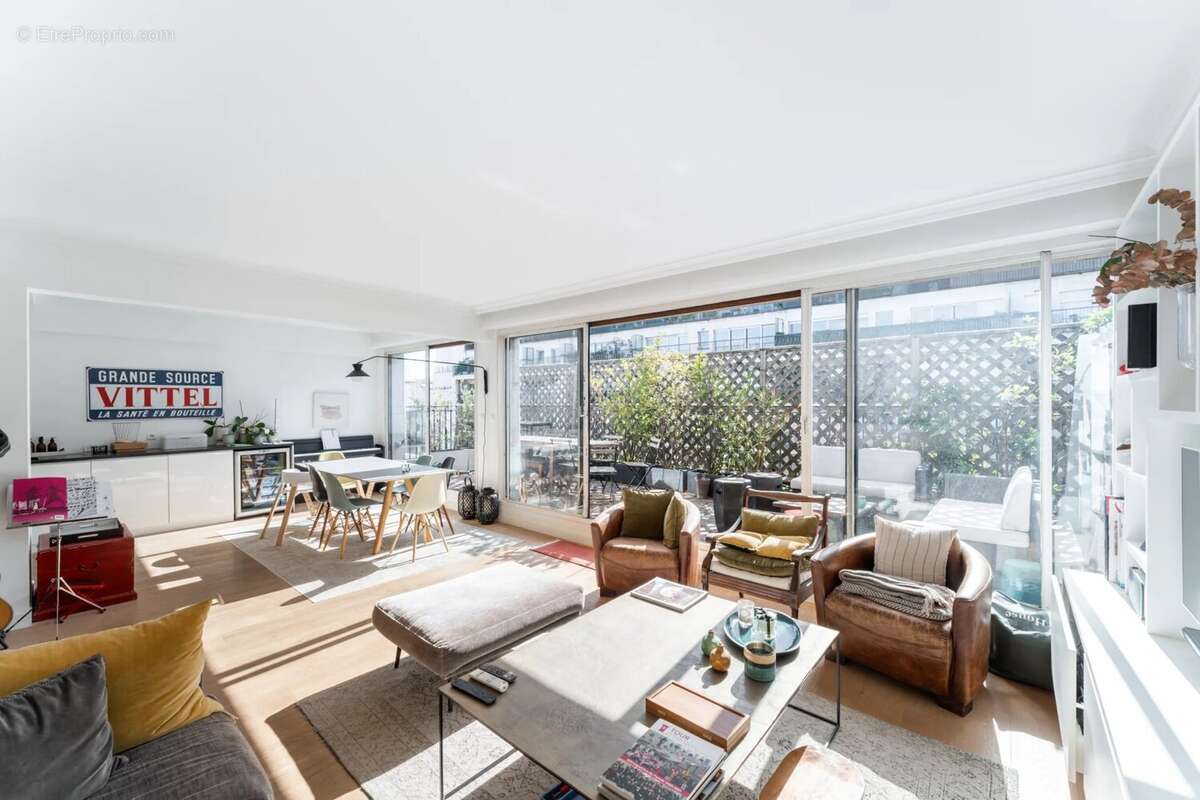 Appartement à PARIS-16E