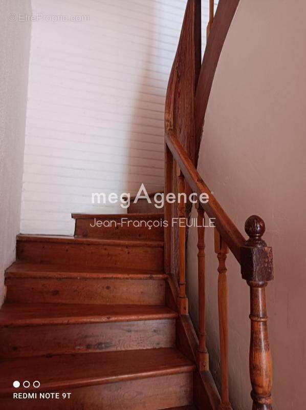 Maison à SERRES-ET-MONTGUYARD