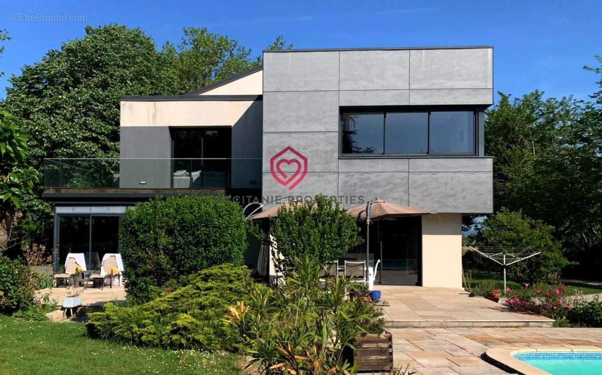 Villa d’architecte rénovée avec soin, piscine, dépendances et superbe parc arboré - photo 11