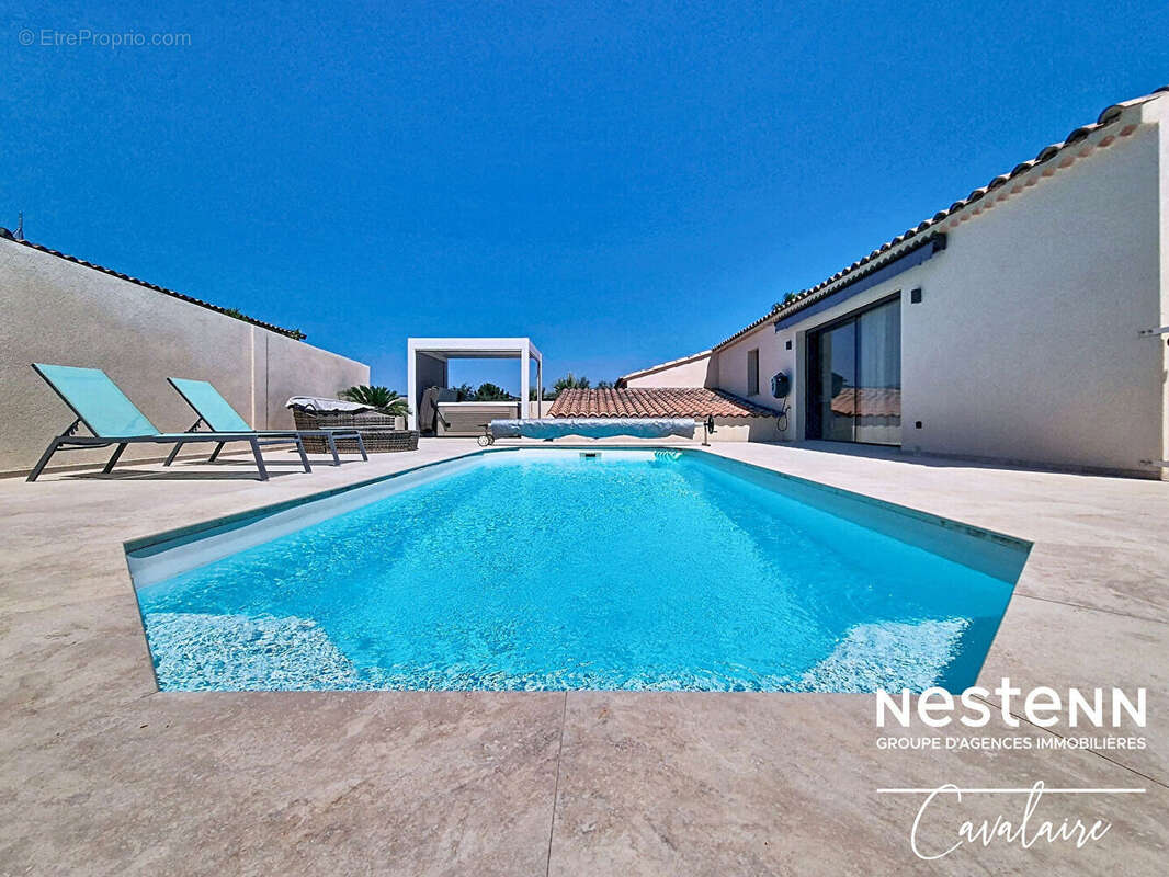 Maison contemporaine à Cogolin aux prestations de qualité, 3 chambres + studio indépendant, piscine et SPA et double garage - photo 2