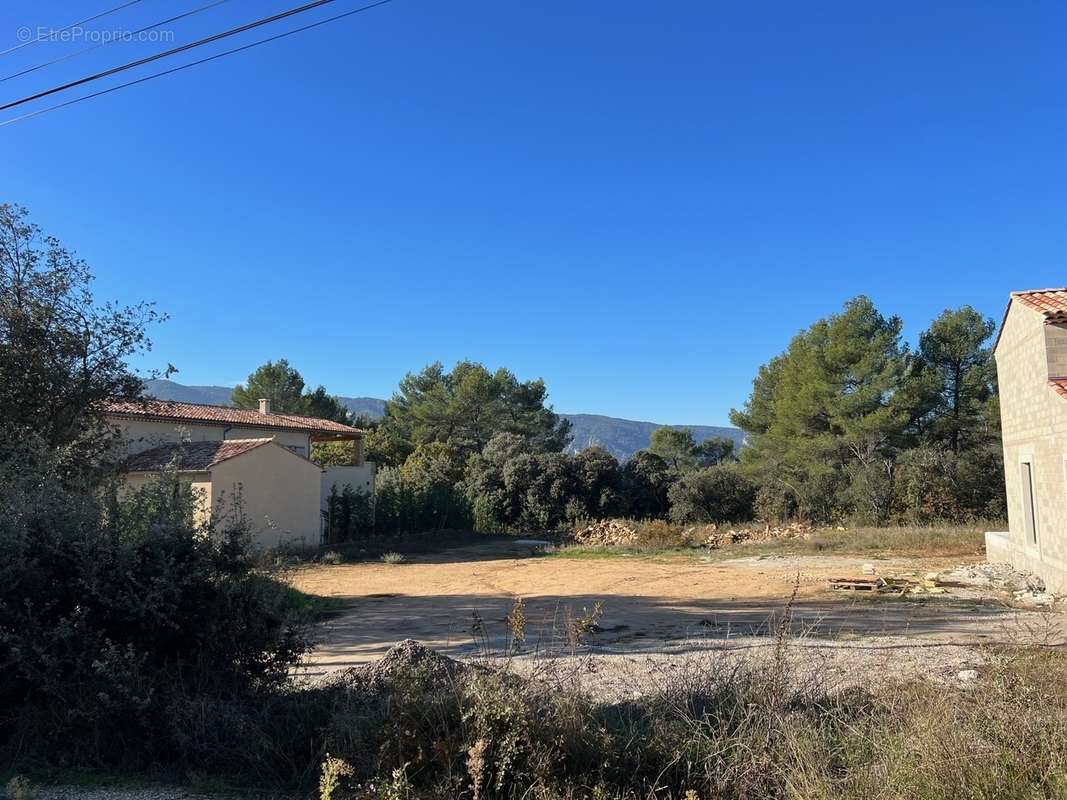Terrain constructible à vendre à Ménerbes avec un permis obtenu - photo 3