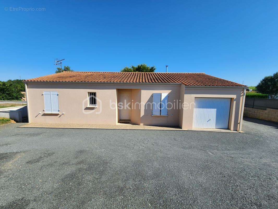 Maison à AZAY-LE-BRULE