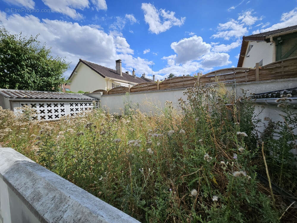 A VENDRE - Maison de type F6 - DUGNY 93 - photo 4