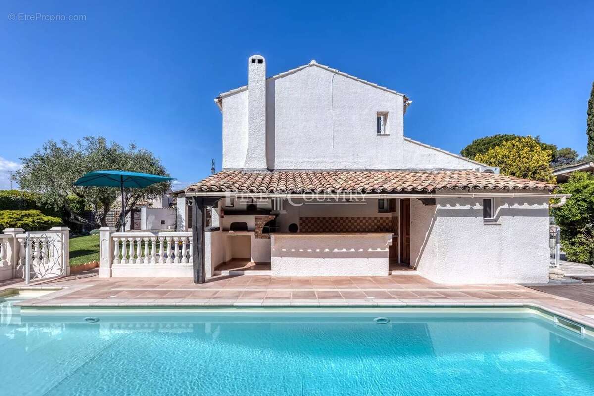 Maison à LA ROQUETTE-SUR-SIAGNE