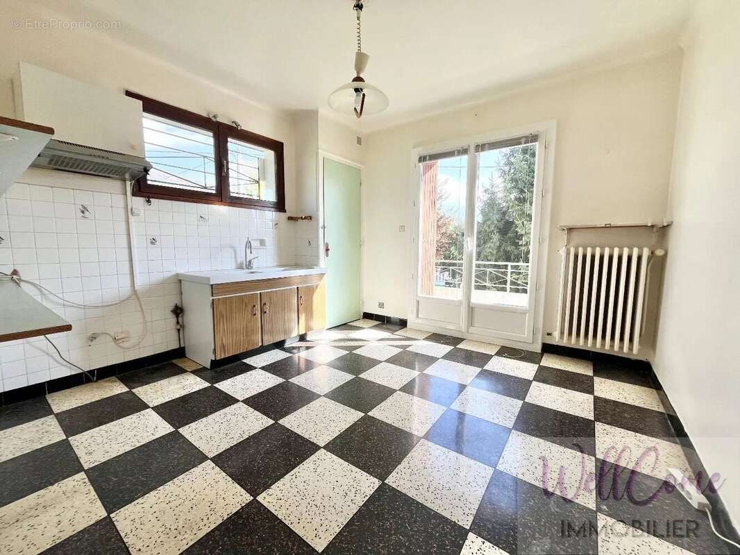 Maison à BRISON-SAINT-INNOCENT