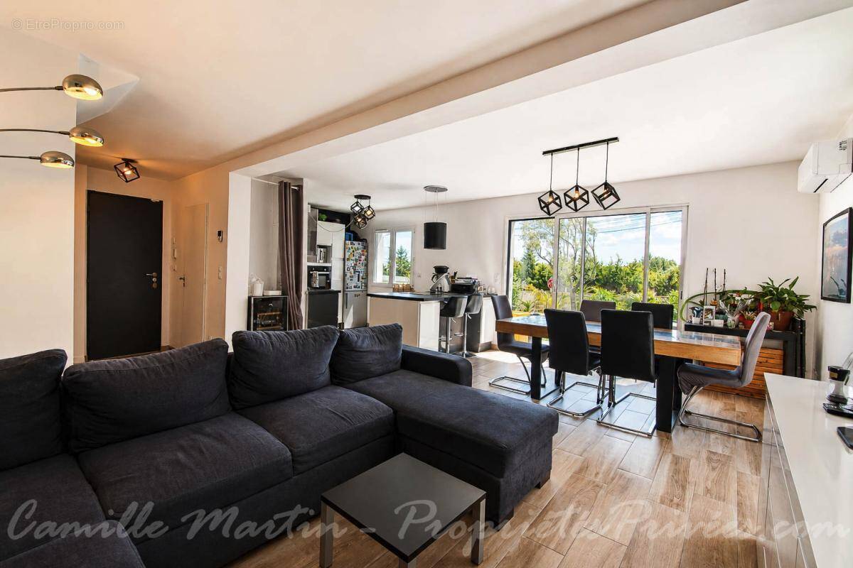 Maison à ROQUEBRUNE-SUR-ARGENS
