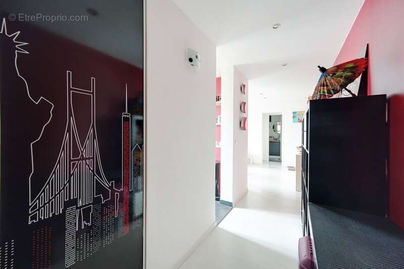 Appartement à LES PAVILLONS-SOUS-BOIS