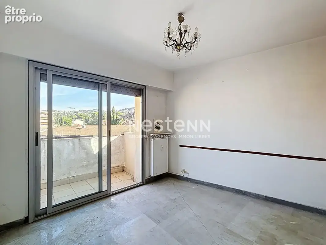 Cannes - Quartier des Anglais -  2 pièces 42 m²  - Traversant - Terrasse Sud  - à Rénover - photo 3