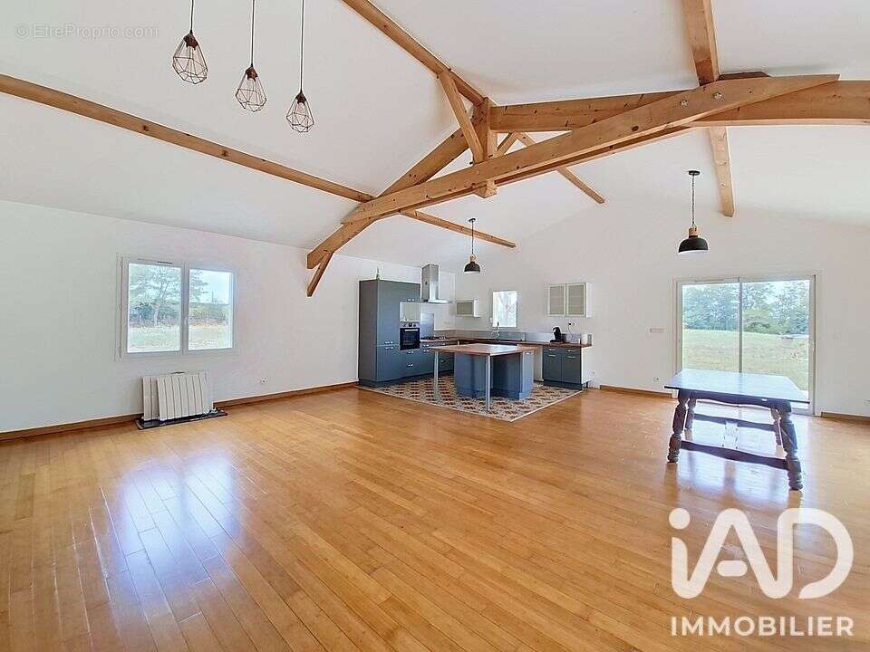 Maison 159 m² à Fichous-Riumayou  - photo 6