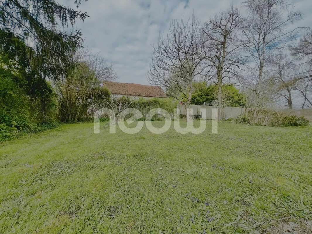 Maison à SAINT-CLEMENT-DE-REGNAT