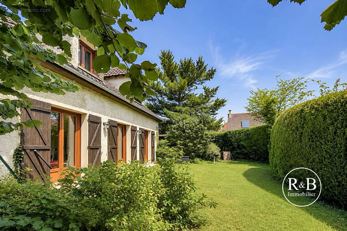 Maison à LES CLAYES-SOUS-BOIS