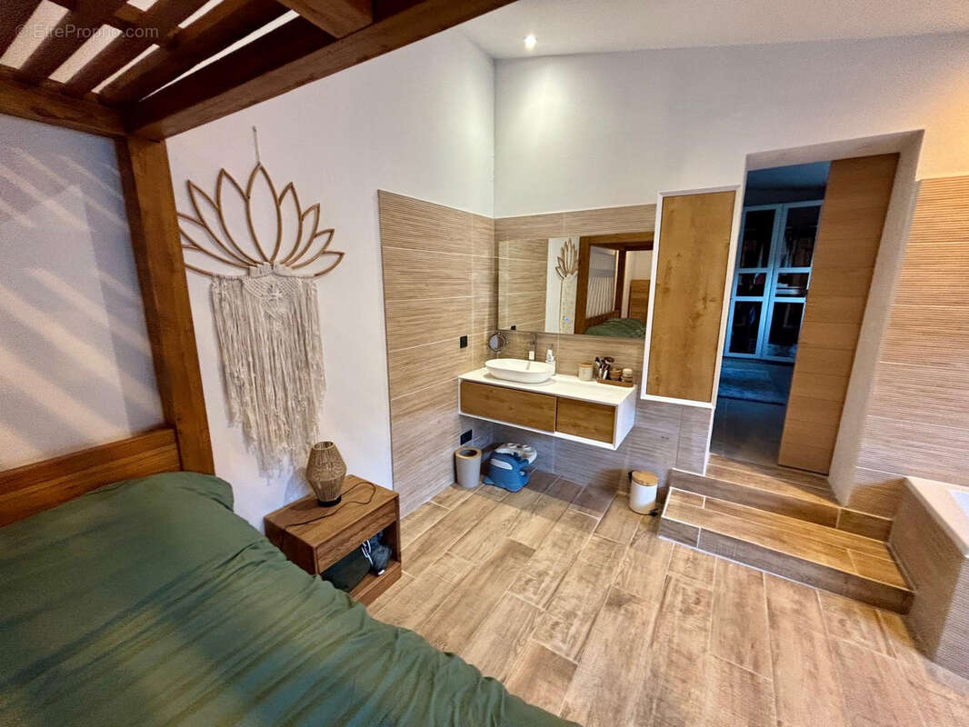 Maison à SUZE-LA-ROUSSE