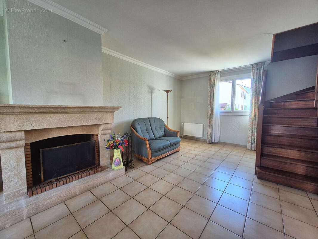 Maison à MONTIGNY-LE-BRETONNEUX