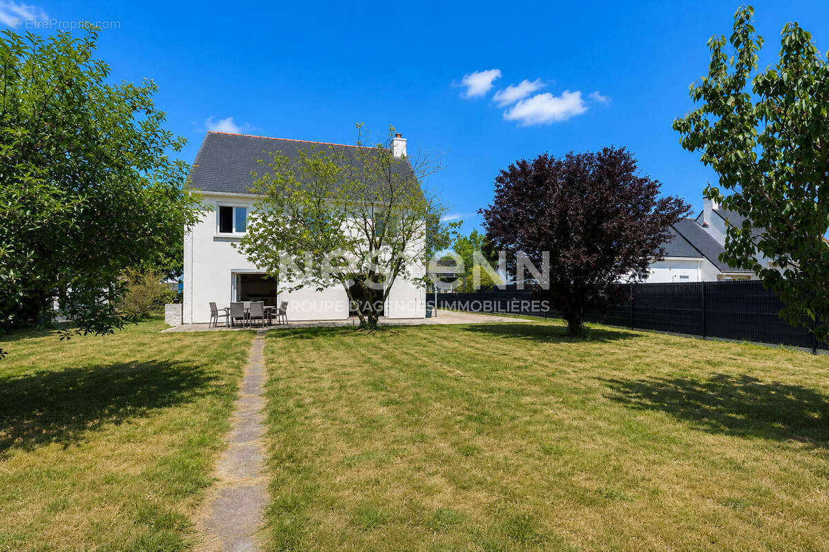 Spacieuse maison familiale non mitoyenne avec grand terrain - 126 m² habitables - photo 2