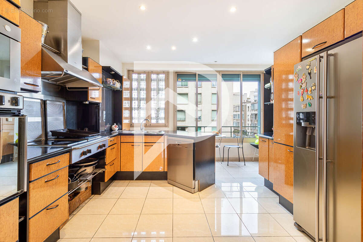 Appartement à MARSEILLE-2E