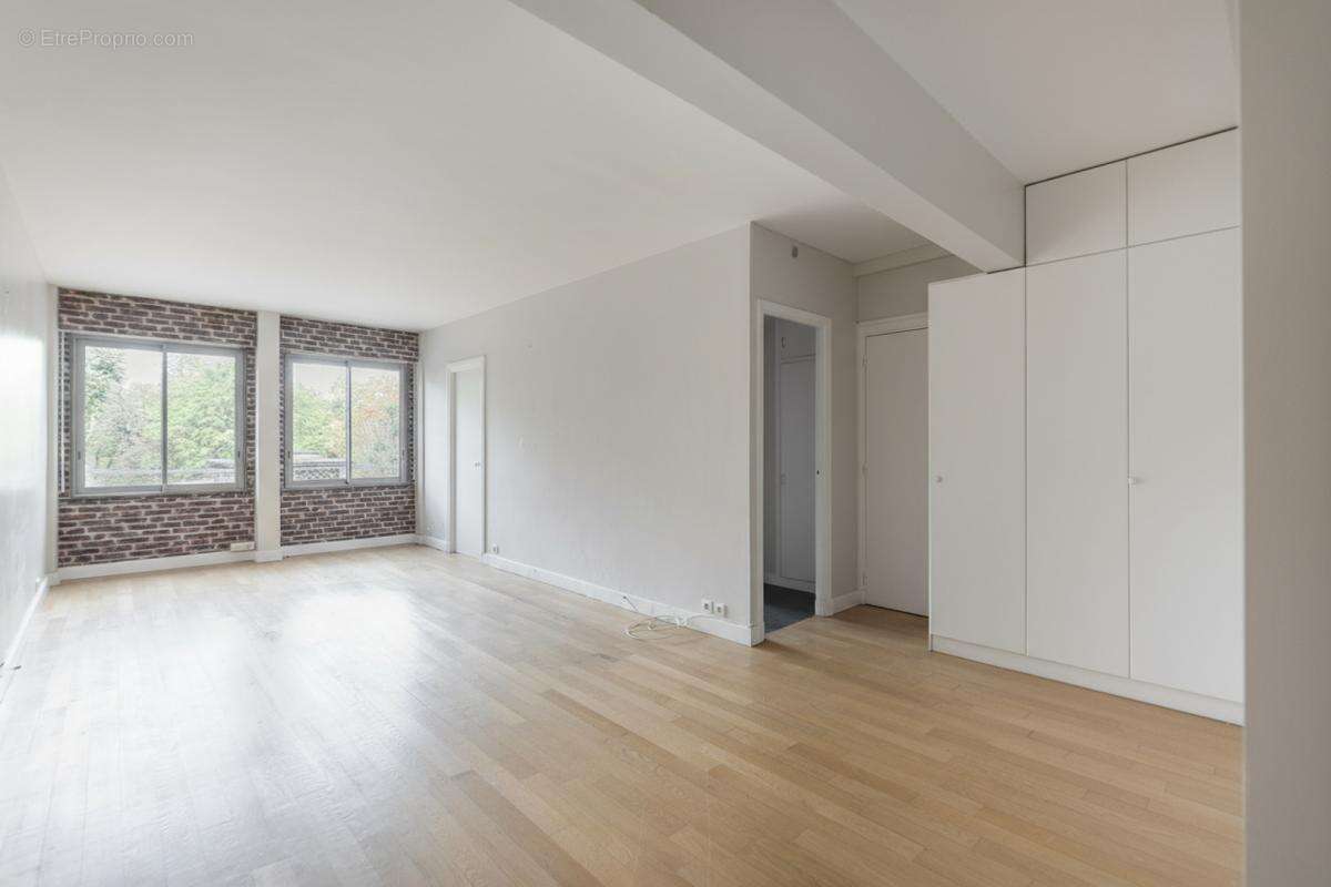 Appartement à PARIS-8E
