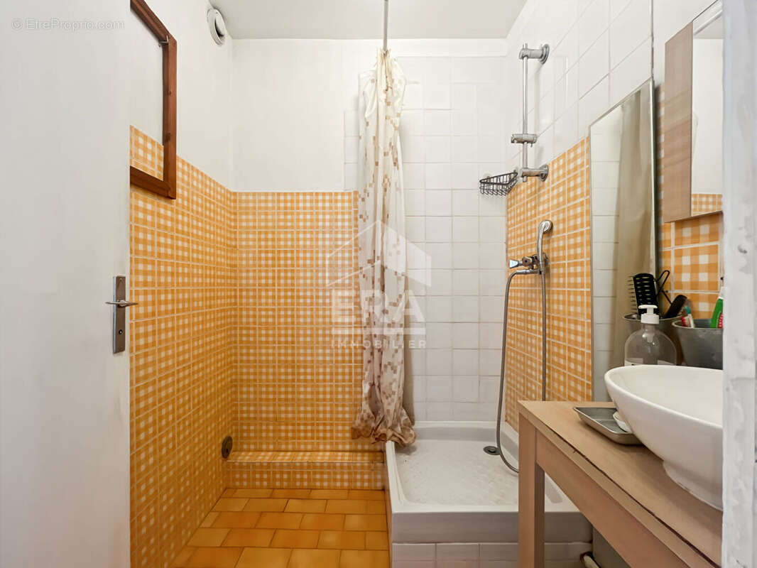 Appartement à MARSEILLE-4E