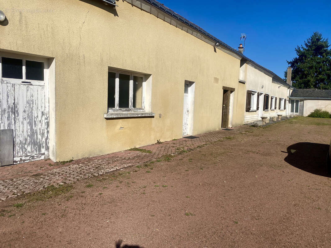 Maison à LA BREILLE-LES-PINS