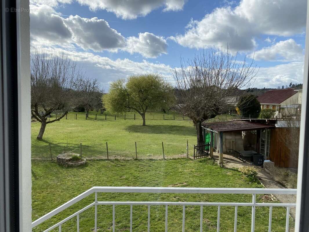 Maison à PEYRAT-LE-CHATEAU