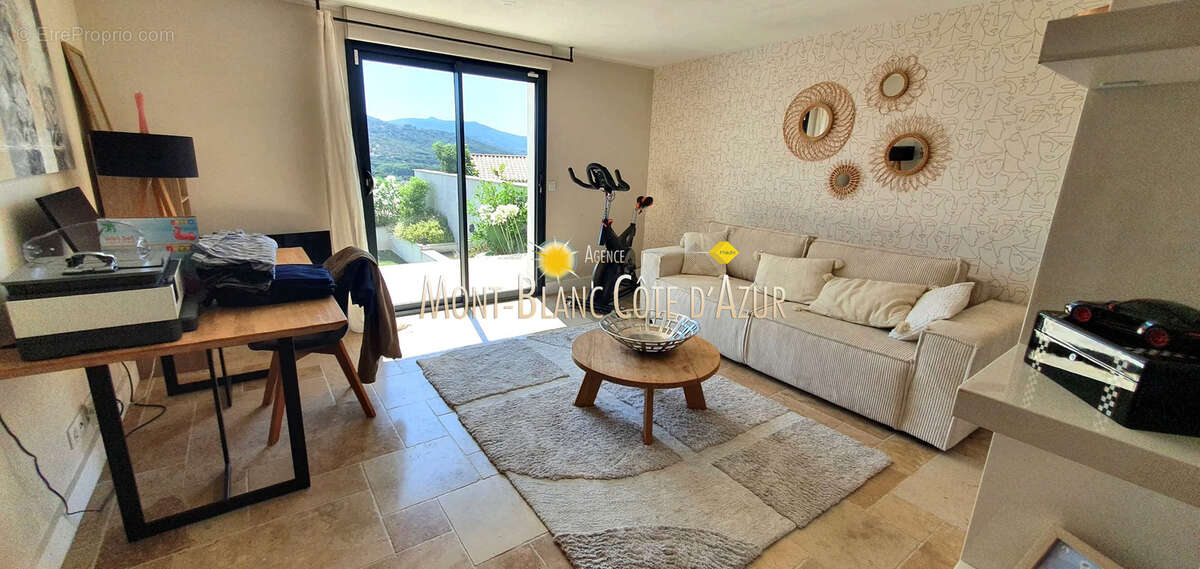 Villa 4 chambres, grand sejour, piscine, magnifique vue degagee jusqu'a la mer - photo 24