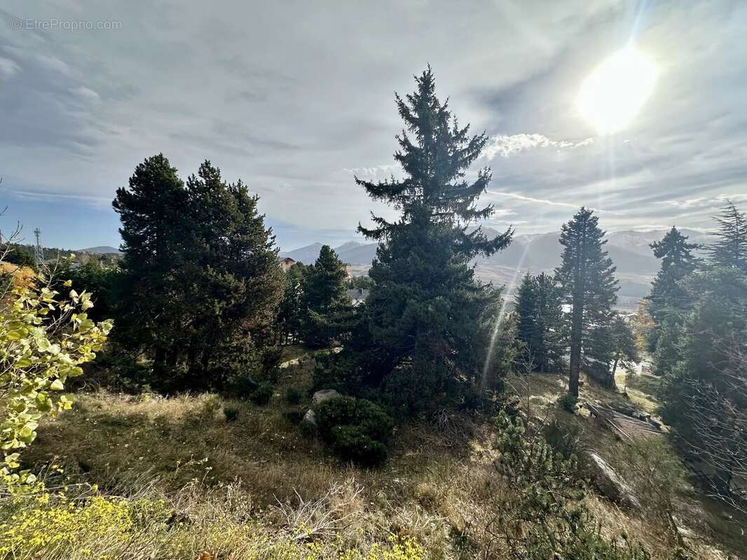 Terrain à FONT-ROMEU-ODEILLO-VIA