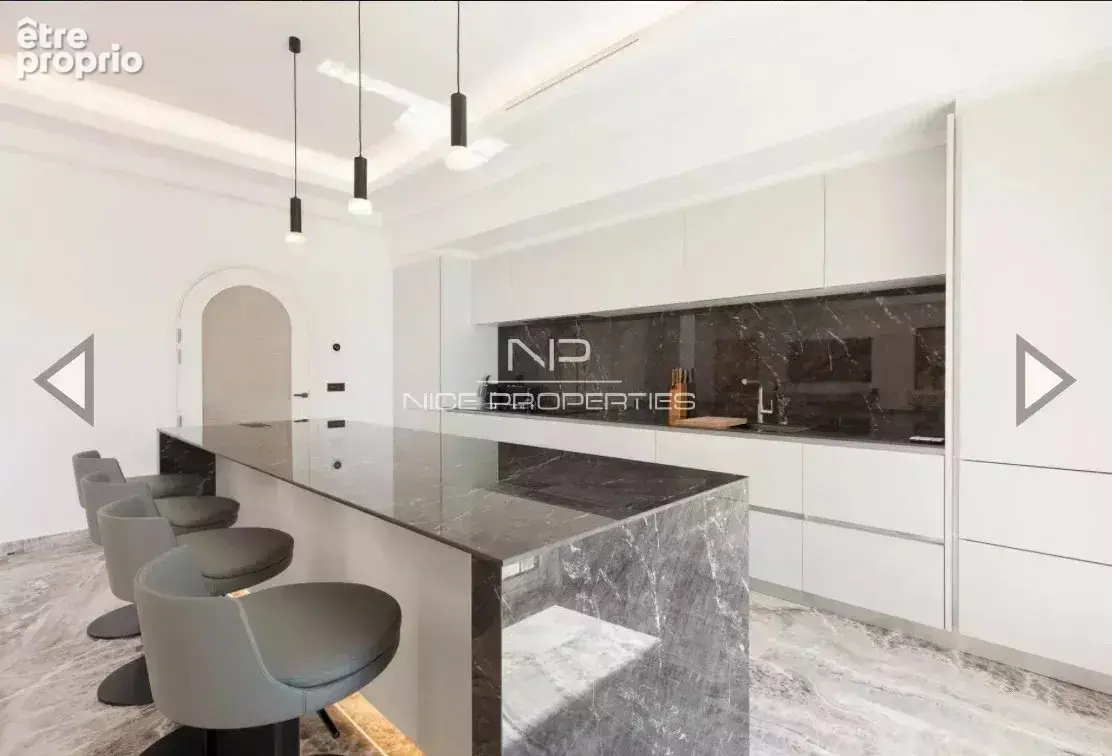Cannes, appartement de 220 m² avec terrasse de 110 m² et garage sur le Croisette - photo 2