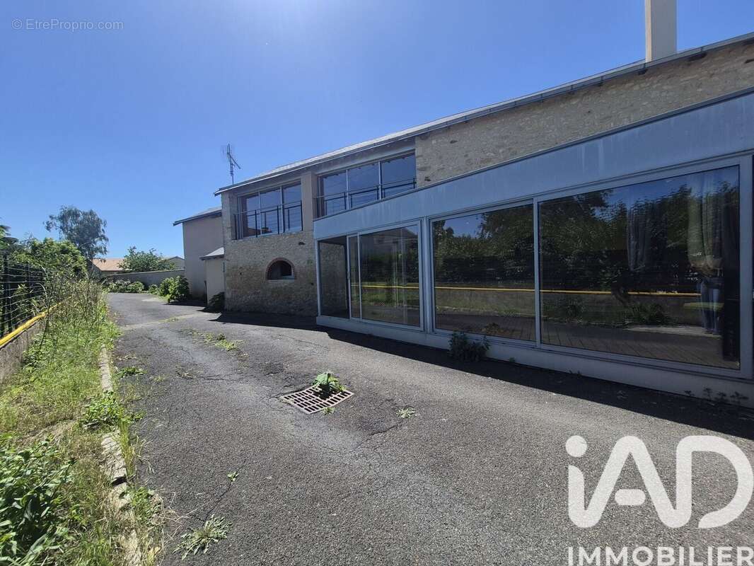 Maison 138 m² à Saint-Generoux  - photo 4