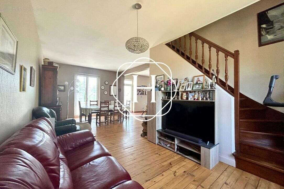 Maison 168 m² à Peronnas  - photo 837