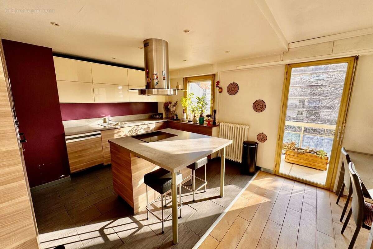 Appartement à SAINT-MAUR-DES-FOSSES