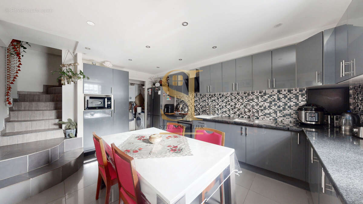 Maison à CHOISY-LE-ROI