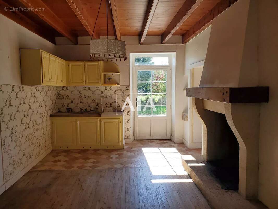 Maison à THEIL-RABIER