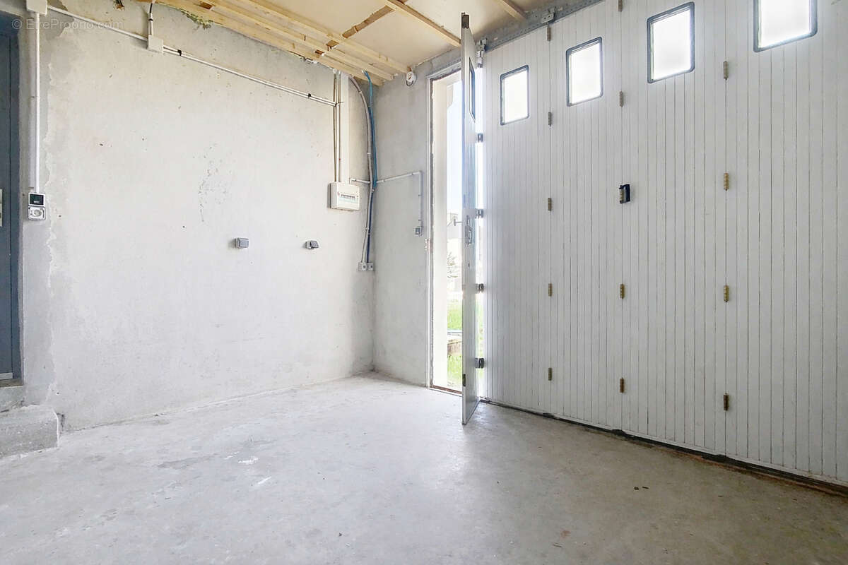 Maison à LAMPAUL-PLOUARZEL