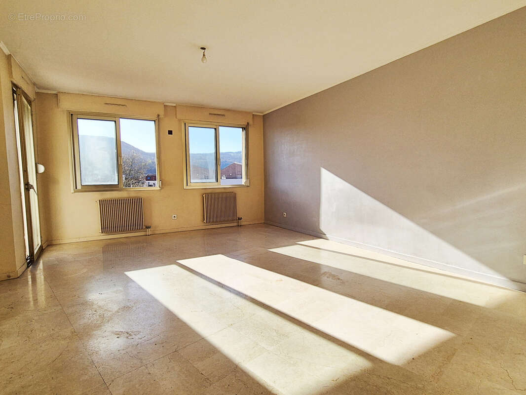 Appartement à FONTAINES-SUR-SAONE