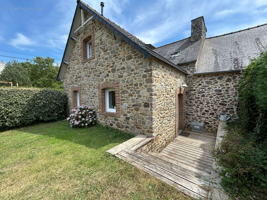 Créhen : Maison en pierres - photo 2