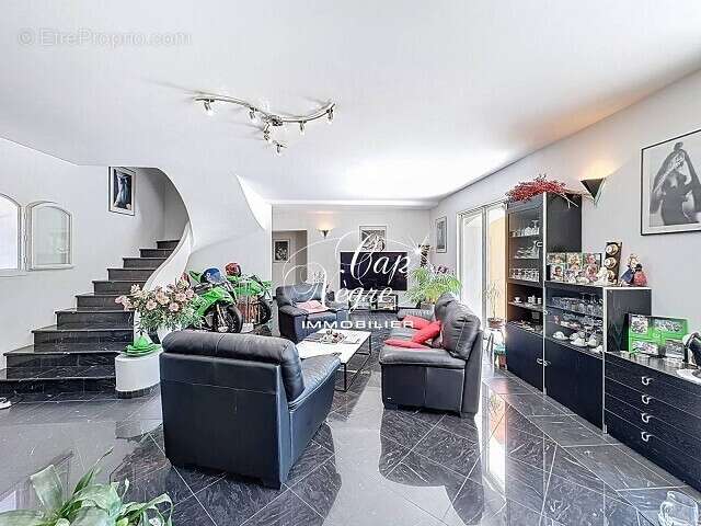 Maison à LE CANNET-DES-MAURES