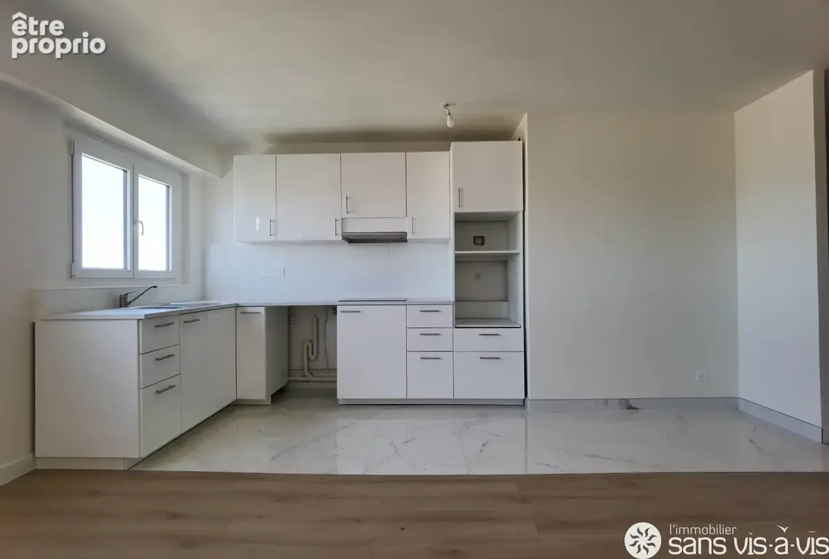 Courbevoie, Quartier Charras - Résidence Les Gémeaux  -  Appartement de 4 pièces de 89m2, refait à neuf et en - photo 4