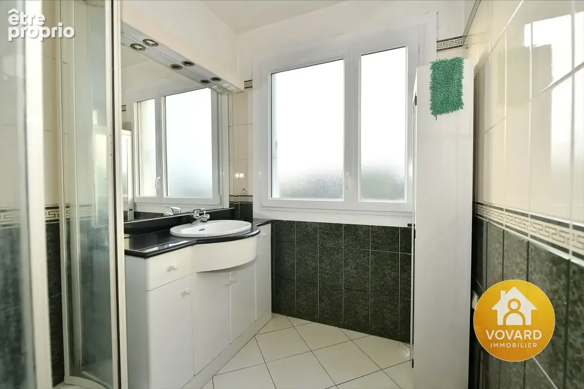 Appartement F3 - 2 chambres dans résidence avec beau parc arboré - photo 7