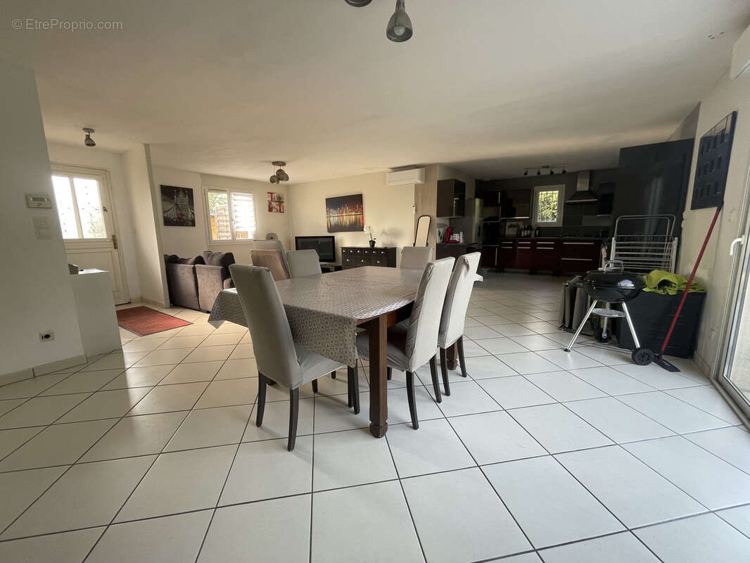 Maison de plain-pied de type 5 de 115 M2 avec piscine sur 697 M2 - photo 4