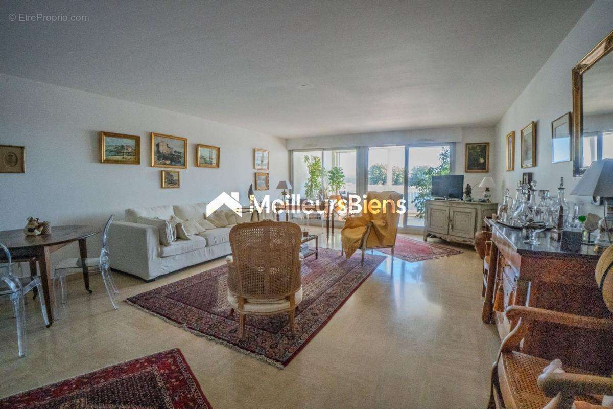 Sète, centre appartement 2 chambres de 96,85 m² avec vue sur quai ! - photo 14