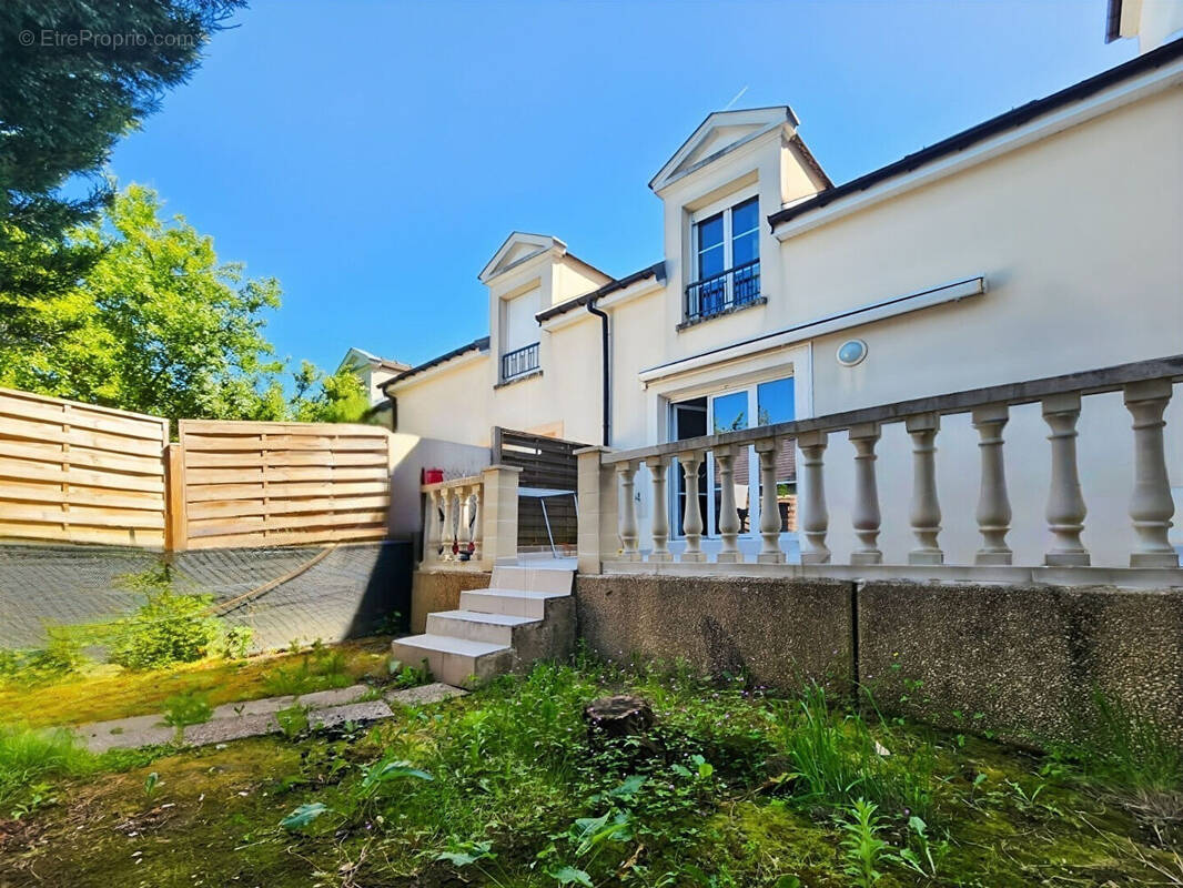 Maison à SAVIGNY-LE-TEMPLE