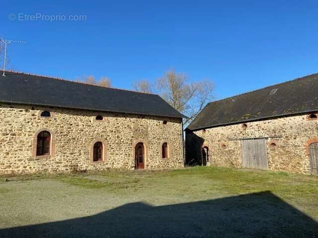 Maison à SAINT-PIERRE-LA-COUR