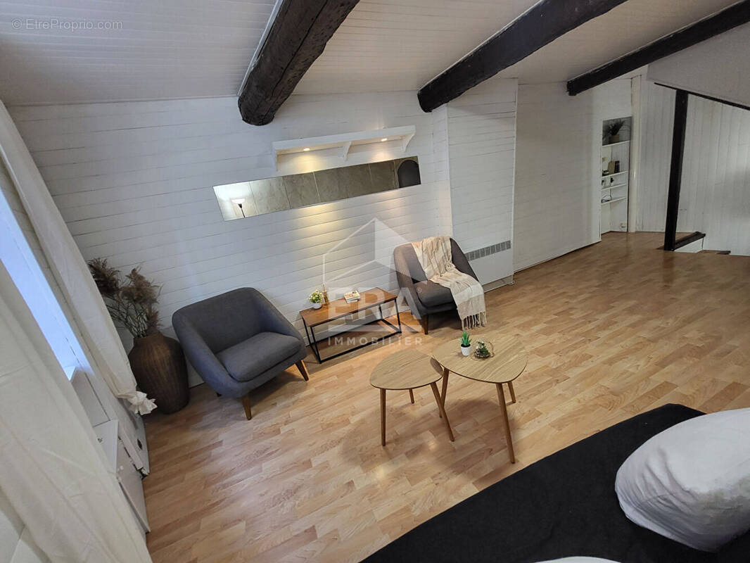 Maison à SAINT-MITRE-LES-REMPARTS