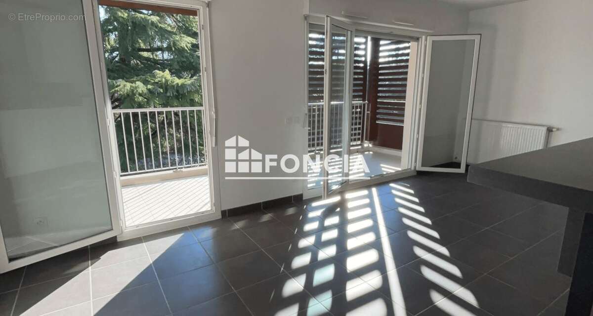 À vendre ,Spacieux T4 dans résidence recherchée avec vue exceptionnelle sur Belledonne - photo 3