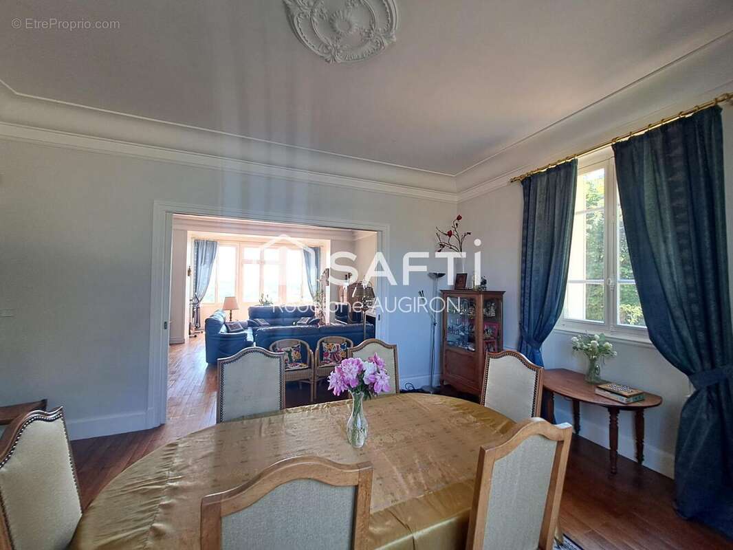Maison 304 m² à Blois  - photo 7