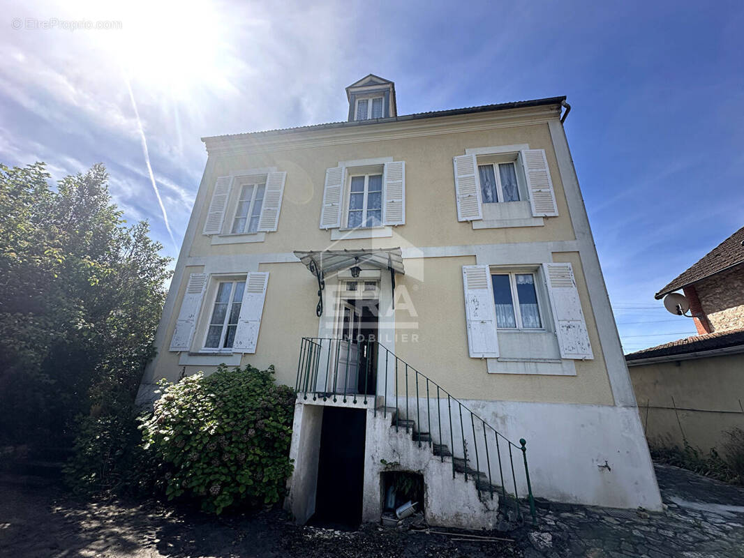 Maison à MONTEREAU-FAULT-YONNE