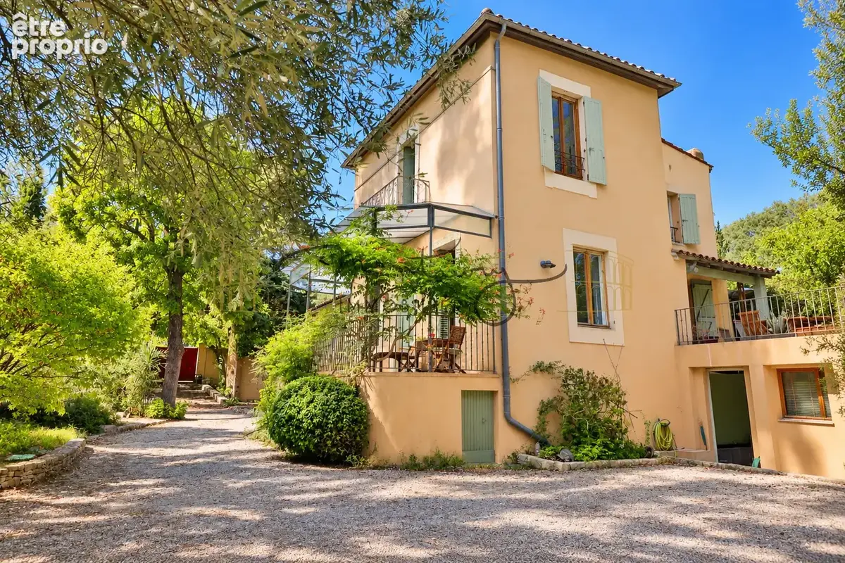EXCLUSIVITÉ  NÎMES   Maison de caractère, piscine et jardin arboré de 1 536 m2 à proximité de la Tour Magne - photo 3