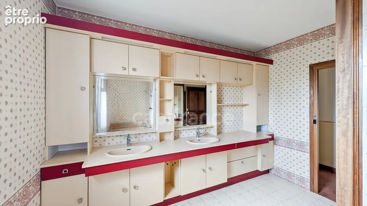 A vendre Magnifique maison Bourguignonne de 11 pièces FONTAINES (71) 7 chambres garage atelier 6000 m² de terrain ! - photo 11